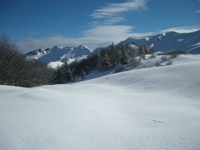 escursione con le racchette da neve in Appennino